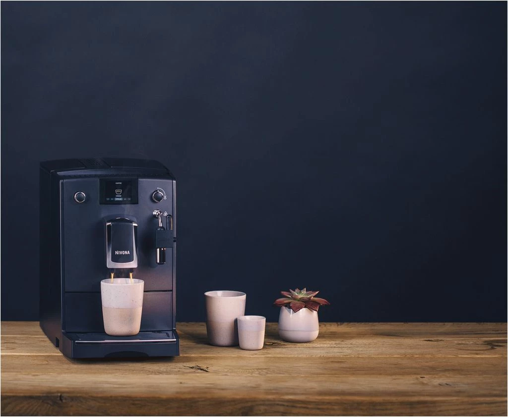 Nivona CafeRomatica 550 NICR550 Kaffeevollautomat 2,2 l Wassertank, mattschwarz Display